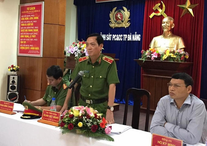Thiếu tướng Đoàn Việt Mạnh, Cục trưởng Cục Cảnh sát PCCC và CNCH thuộc Bộ Công an (giữa) phát biểu trong cuộc họp.
