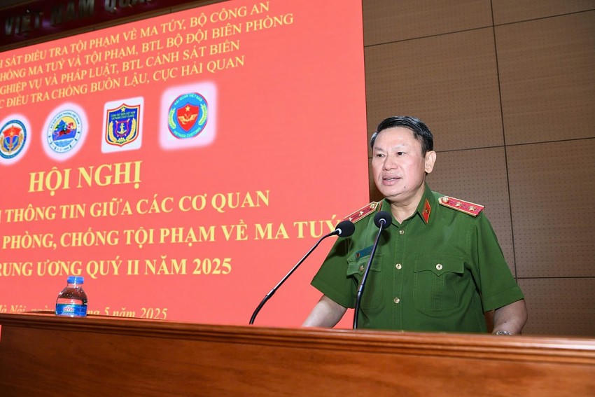 Trung tướng Nguyễn Văn Viện, Cục trưởng Cục Cảnh sát điều tra tội phạm về ma túy chủ trì hội nghị. Ảnh: Cục C04.