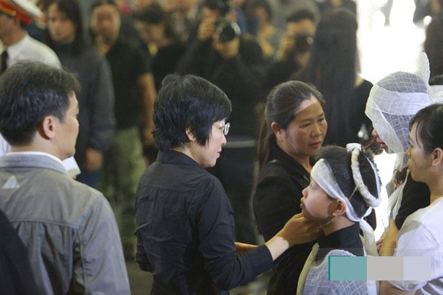 Nghẹn ngào với những dòng chia sẻ của sao Việt trước khi đưa Trần Lập về với đất mẹ