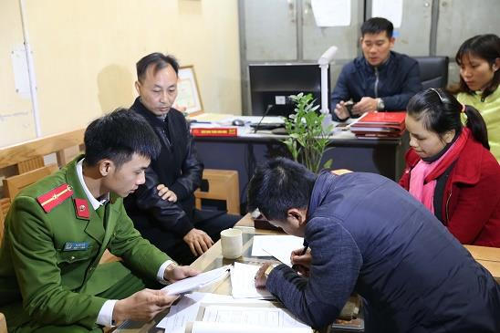 Cảnh sát truy nã tội phạm Công an tỉnh Hải Dương đã phối hợp cùng Cục Cảnh sát truy nã tội phạm Bộ Công an bắt giữ thành công đối tượng truy nã quốc tịch Trung Quốc. Ảnh Công an Hải Dương cung cấp.