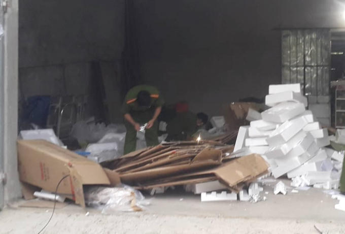 Ban chuyên án khám xét kho hàng nơi được cho là đã từng cất giấu số lượng ma túy nói trên tại địa bàn xã Quỳnh Hồng.