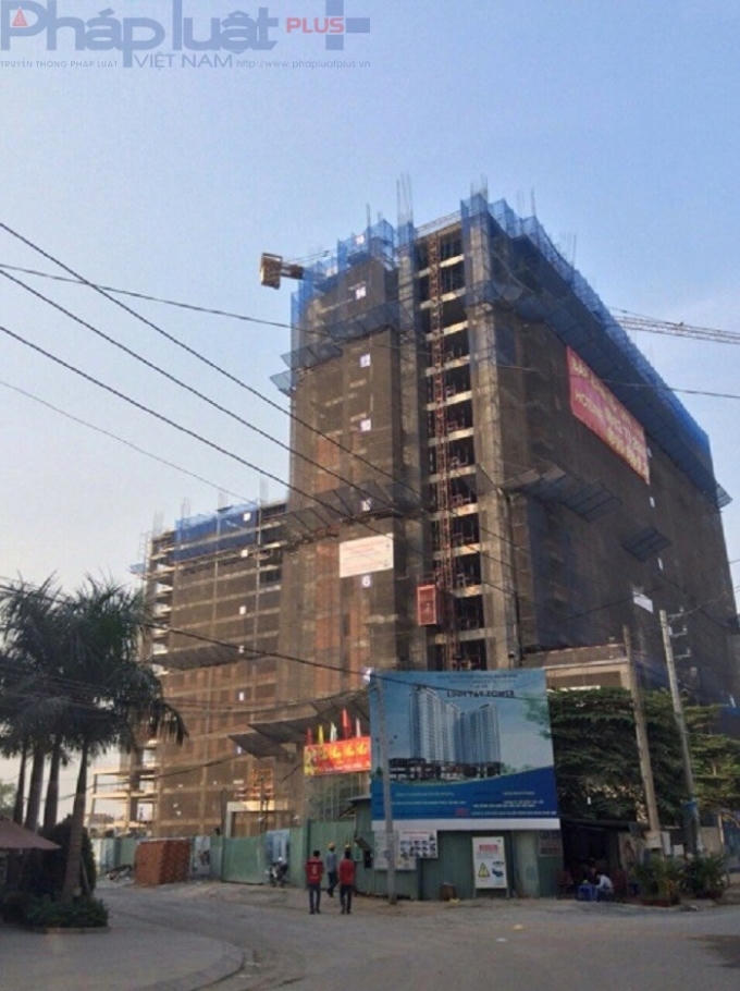 Dự án sắp cất nóc tầng 18, dự kiến giao nhà hoàn thiện vào đầu quý 4/2016.