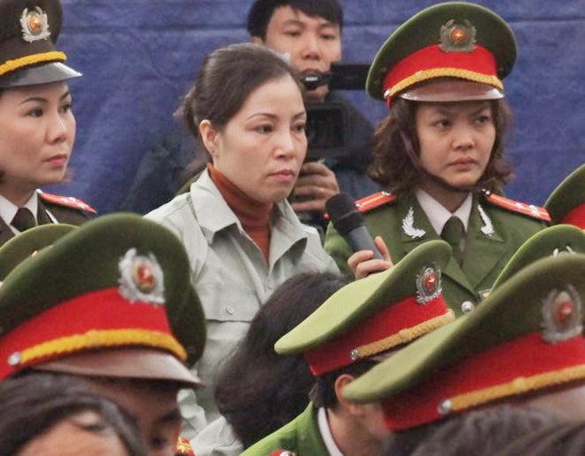 Nữ tử tù Nguyễn Thị Huệ tại phiên tòa xét xử.