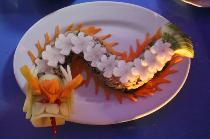 Các món ăn cung đình Huế đòi hỏi người nghệ sĩ phải nêm gia vị nhiều lần để mùi vị vừa miệng...