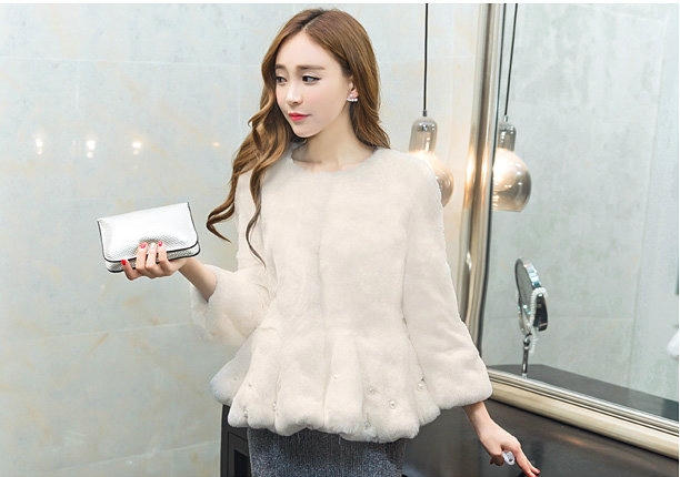 Màu trắng luôn đem đến vẻ thanh thoát cho người mặc. Ảnh: internet.