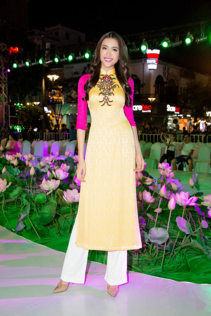 &Aacute; hậu Lệ Hằng g&acirc;y thương nhớ với &aacute;o d&agrave;i truyền thống