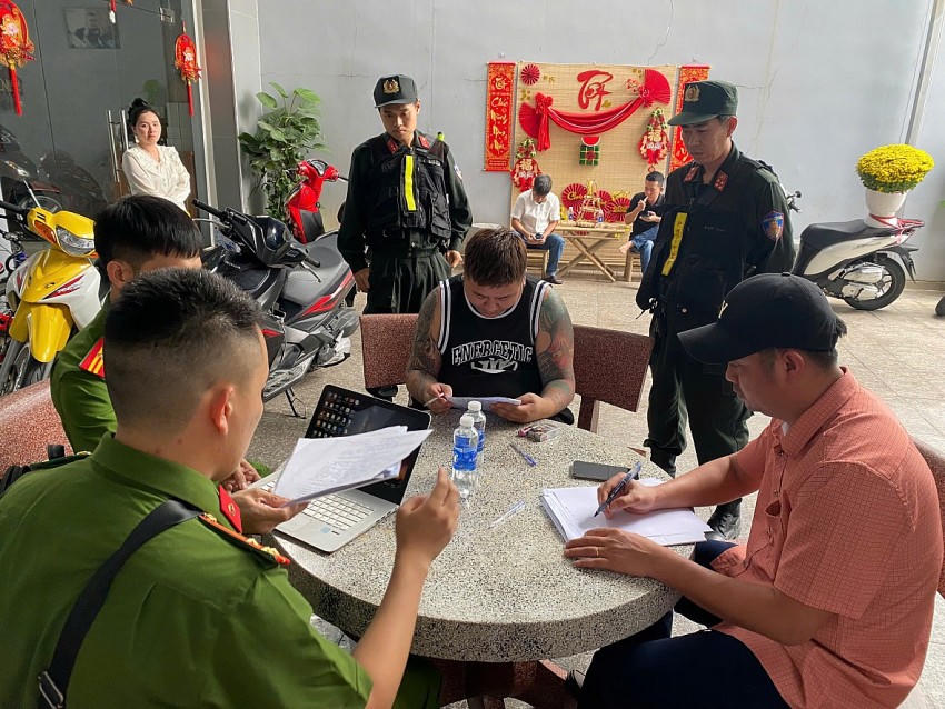 Công an huyện Long Thành làm việc với Đào Ngọc Huy (CACC)