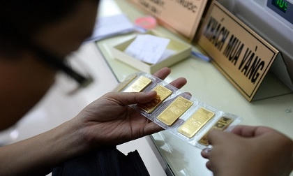 Gần trưa hôm nay 31/7, giá vàng SJC đột ngột đảo chiều đi xuống dù các nhận định về thị trường khá lạc quan (ảnh minh họa).