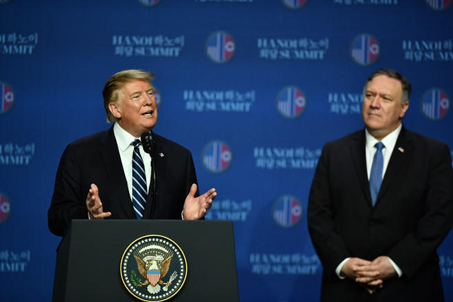 "Tôi đã sẵn sàng giúp đỡ họ phát triển kinh tế. Nhưng tôi cũng sẵn sàng bỏ đi. Tôi không bao giờ ngại bỏ đi", ông Trump tuyên bố. (Ảnh: Zing)