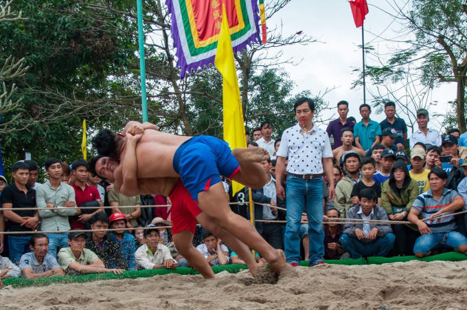 Các đô vật khi lên sới đều thi đấu hết mình, thể hiện tinh thần thượng võ. (Ảnh: Đăng Tuyên)