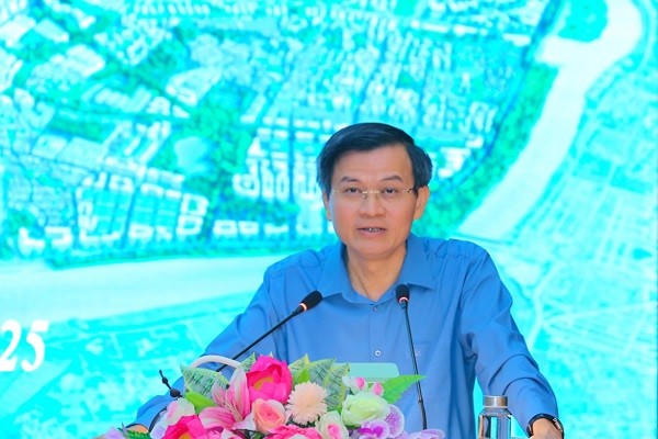 Bí thư Tỉnh ủy Ninh Bình, ông Đoàn Minh Huấn phát biểu tại hội nghị.