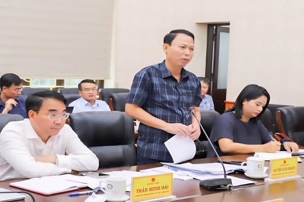 Lãnh đạo Ban Quản lý dự án đầu tư xây dựng số 2 phát biểu tại cuộc họp.