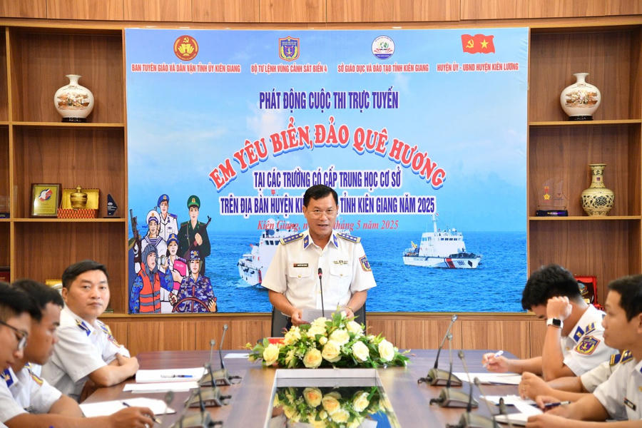 Đại tá Nguyễn Thái Dương - Ủy viên Ban Thường vụ Đảng ủy, Phó Chính ủy Bộ Tư lệnh Vùng Cảnh sát biển 4 phát biểu tại buổi phát động
