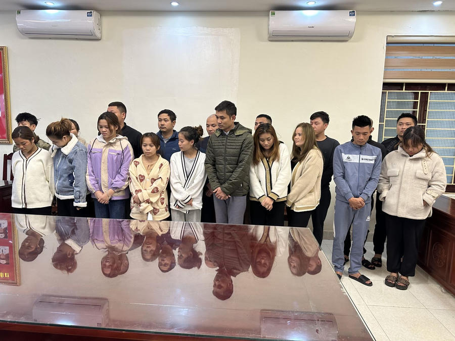 Các đối tượng sử dụng ma túy bị bắt quả tang.