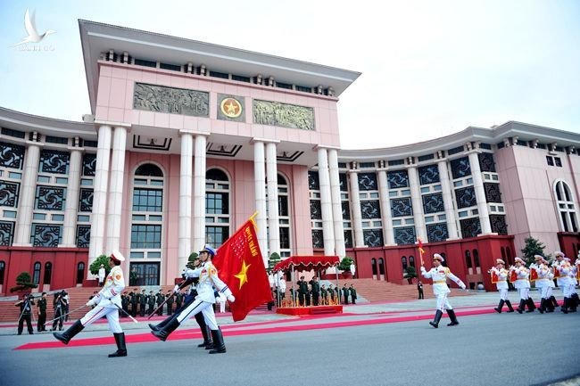 Diễu binh tại trụ sở Bộ Quốc phòng.