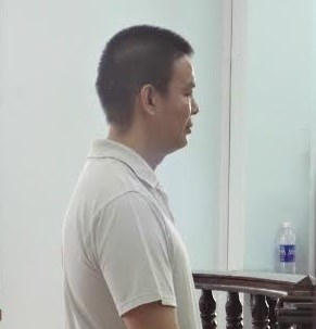 Bị cáo Nhã trước vành móng ngựa.