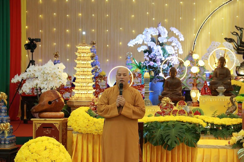 Thượng toạ Thích Tuệ Hải – Uỷ viên ban Hoàng pháp Trung Ương, Trụ trì chùa Long Hương (Nhơn Trạch, Đồng Nai) tại buổi pháp thoại. Ảnh: Đội truyền thông chùa Long Hưng