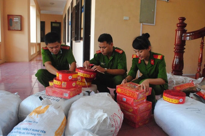 Hơn 400 kg pháo nổ do cơ quan công an huyện Quỳnh Lưu thu giữ.(Ảnh Duy Ngợi)