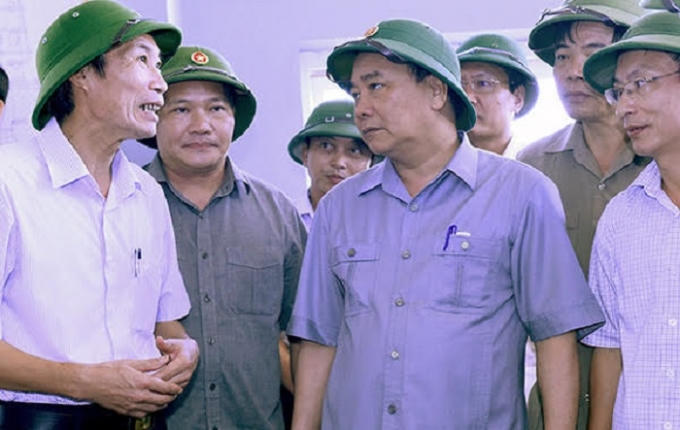 Thủ tướng kiểm tra, chỉ đạo công tác khắc phục hậu quả bão số 1 sáng nay tại Nam Định. Ảnh: VGP.