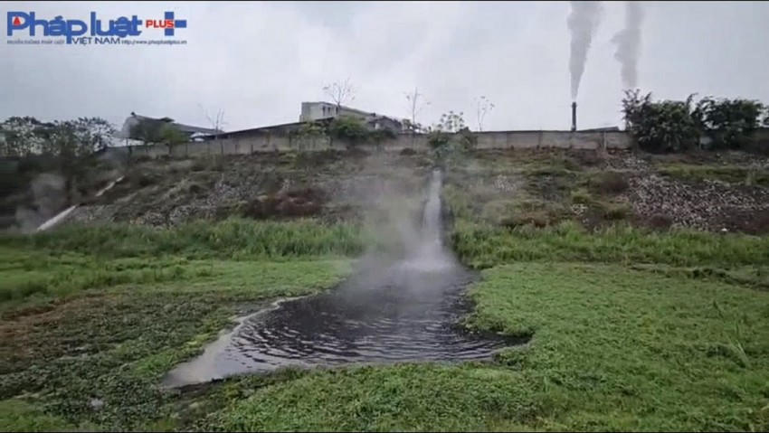 Màu nước đen kịt ô nhiễm nghiêm trọng.
					
				
			
			Màu nước đen kịt ô nhiễm nghiêm trọng.