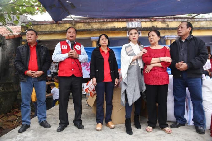 Mỹ Tâm xúc động khi được về lại thăm lại quê nhà.