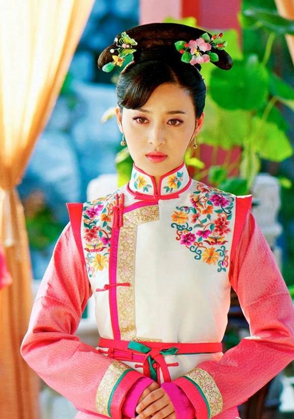 Can Đình Đình xinh đẹp trong phim.