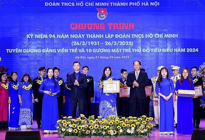 Lễ vinh danh 10 gương mặt trẻ và 91 đảng viên trẻ Thủ đô tiêu biểu.