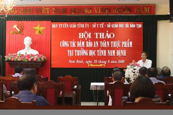 Ông Phạm Văn Hà, Phó trưởng Ban Tuyên giáo Tỉnh ủy Nam Định phát biểu thảo luận.