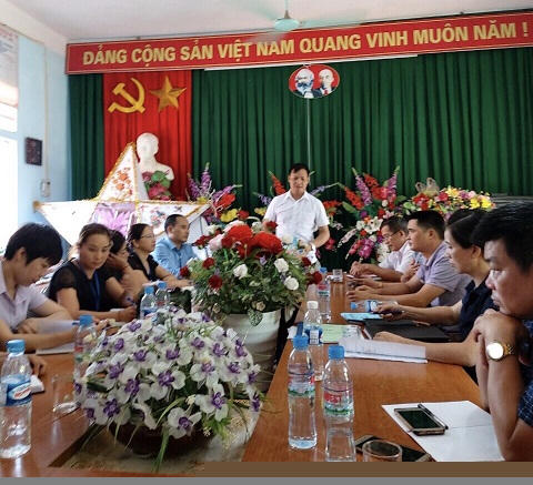 Ông Ngọc Thanh Dũng - Phó Chi cục trưởng Chi cục ATVSTP cùng đoàn công tác làm việc tại Trường PTDTBTTH xã Yên Thành, huyện Quang Bình, tỉnh Hà Giang.