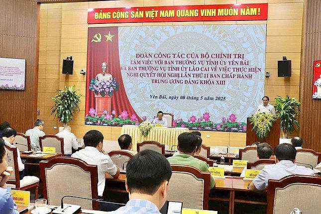 Đoàn công tác của Bộ Chính trị làm việc với hai tỉnh Lào Cai, Yên Bái.