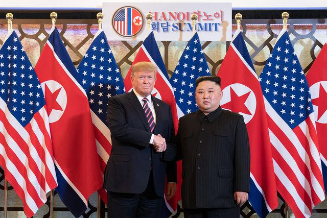 V&agrave;o l&uacute;c 18h30 ng&agrave;y 27/2, Tổng thống Mỹ Donald Trump v&agrave; Chủ tịch Triều Ti&ecirc;n Kim Jong-un đ&atilde; gặp nhau ở kh&aacute;ch sạn Metropole.&nbsp;
