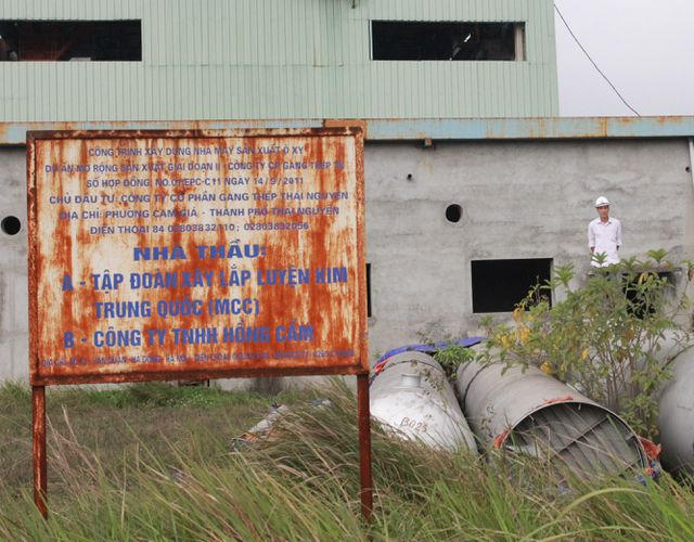 Biển hiệu công trình xây dựng nhà máy sản xuất ô xy, một trong các hạng mục của đại dự án thua lỗ nghìn tỷ Gang thép Thái Nguyên.