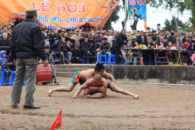 Tưng bừng hội Vật Đền - Ch&ugrave;a Chi Đ&ocirc;ng