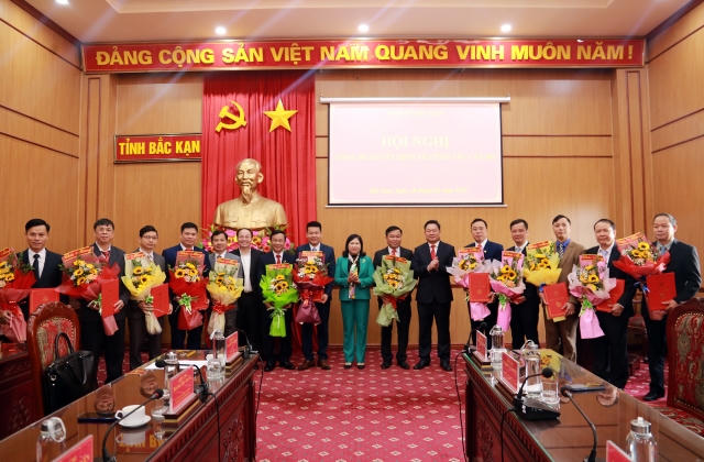 Điều động, luân chuyển và bổ nhiệm hàng loạt cán bộ tại Bắc Kạn
