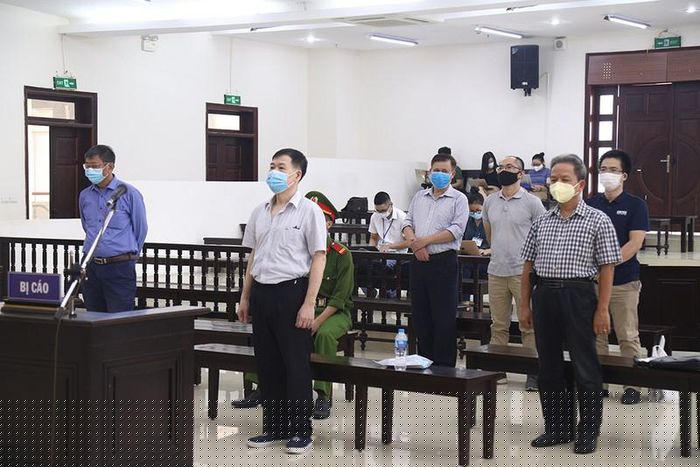 Các bị cáo tại tòa. Ảnh: TP