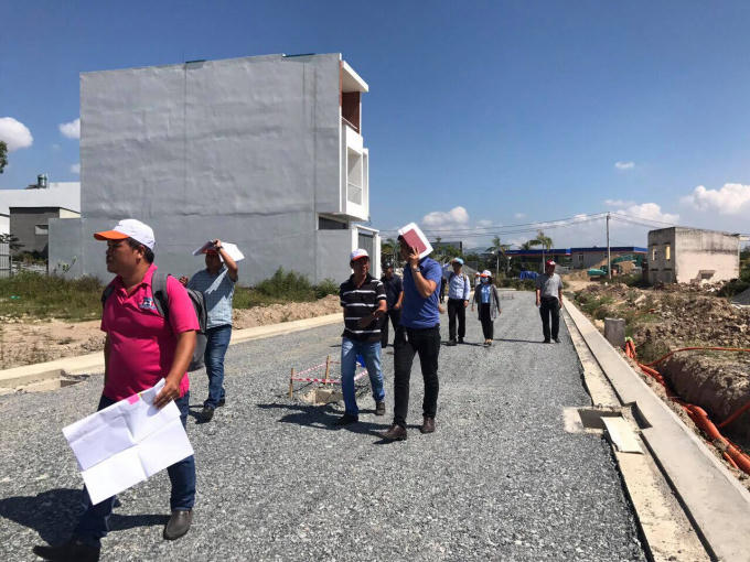 Đoàn thanh tra làm việc tại dự án.