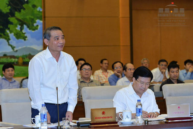 Bộ trưởng GTVT Trương Quang Nghĩa phát biểu tại phiên họp.