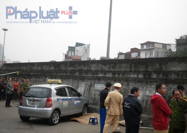 Hiện trường vụ tai nạn trên đường Hồng Hà (Hoàn Kiếm, Hà Nội).