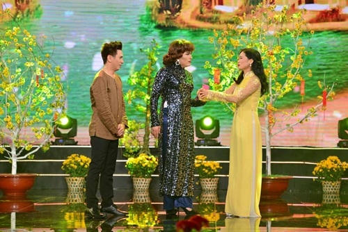 Phi Nhung trải lòng nỗi khổ giường ngủ là ghế dựa, nhà là máy bay