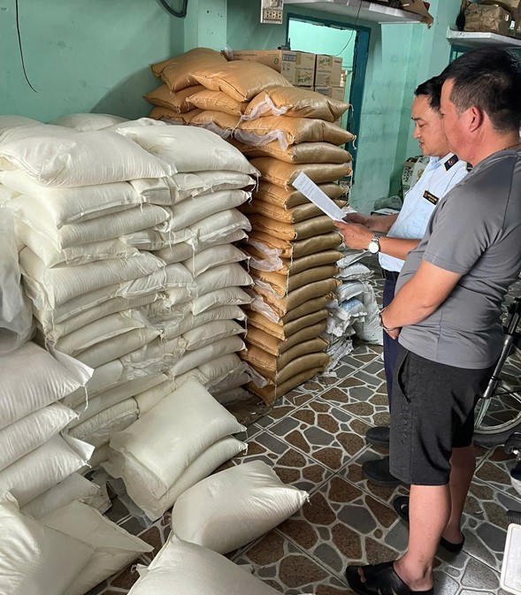 Gần 2 tấn đường không rõ nguồn gốc, xuất xứ đã bị Đội QLTT số 13, Chi cục QLTT TP HCM phát hiện. (Ảnh: Chi cục QLTT TP HCM)