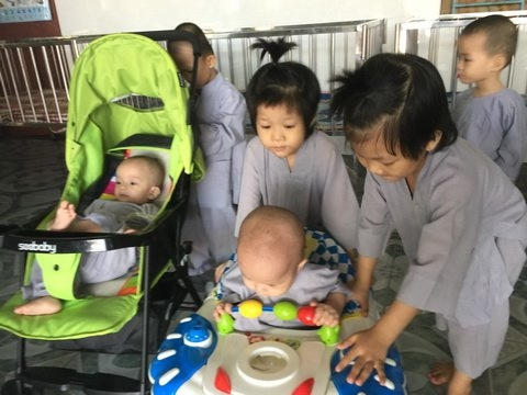 San sẻ tình thương.