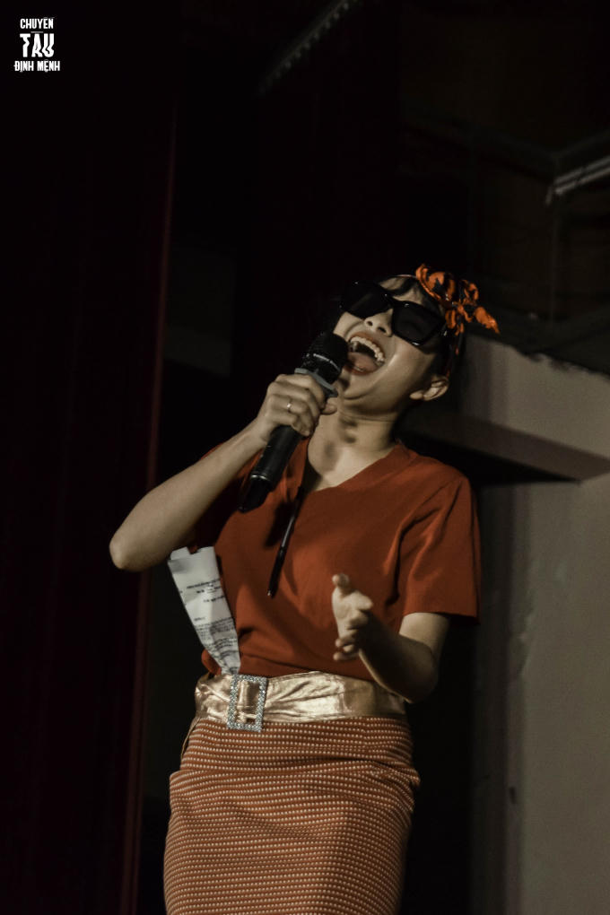 Nhân vật Tươi - cô gái lạc quan, yêu đời, luôn mang đến sự vui vẻ cho mọi người.