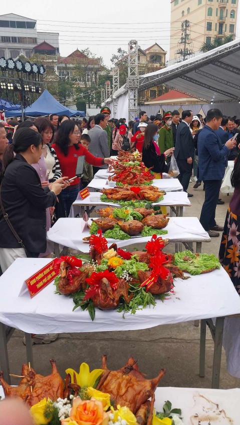 Ngoài ra còn có vịt quay móc mật, đặc sản nức tiếng tại Lạng Sơn.