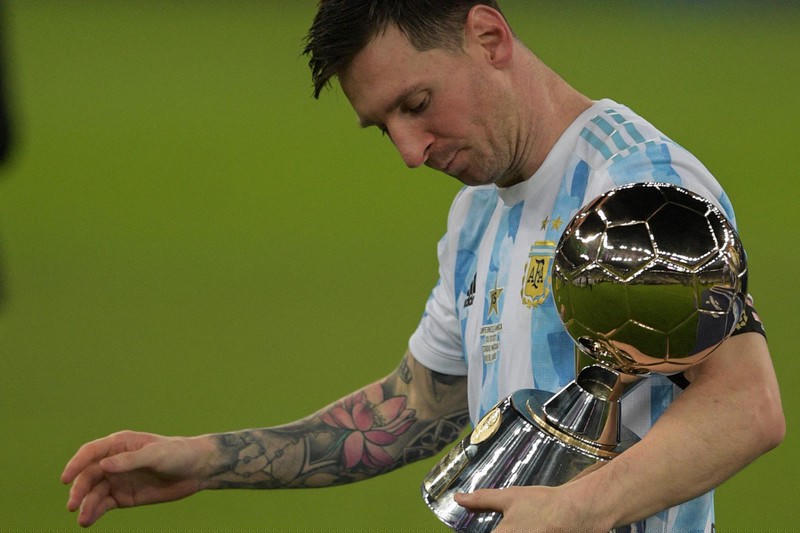 Messi dành giải thưởng