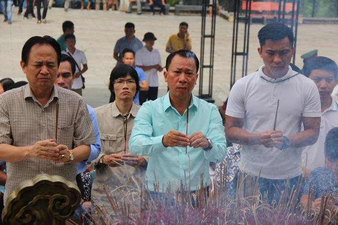 Tri &acirc;n th&aacute;ng 7 miền Trung, b&aacute;o Ph&aacute;p luật Việt Nam về thăm &ldquo;v&ugrave;ng đất m&aacute;u&rdquo;