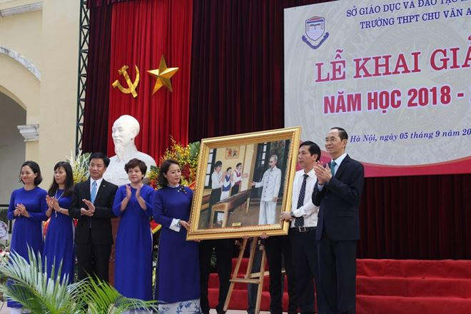 Những hình ảnh cố Chủ tịch nước Trần Đại Quang tại Trường THPT Chu Văn An (Ảnh Tư liệu nhà trường)