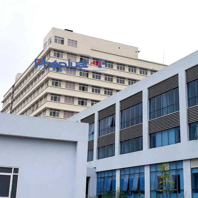 Chủ đầu tư Bệnh viện bệnh nhiệt đới Trung ương cũng hô biến tầng kỹ thuật thành 2 phòng riêng.