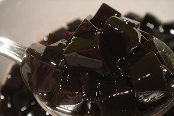 Lực lượng Quản lý thị trường tỉnh Sơn La kiểm tra, phát hiện Cơ sở sản xuất của bà Nguyễn Thị Gái có trên 45.000 cốc thạch rau câu thành phẩm... Ảnh: minh họa