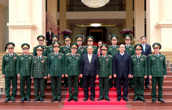Thủ Tướng thăm, kiểm tra c&ocirc;ng t&aacute;c ứng trực tại Bộ Tư lệnh Thủ đ&ocirc;