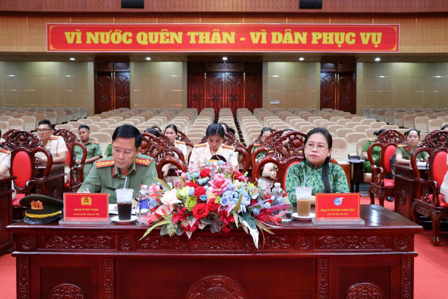 Các đại biểu tham dự buổi lễ công bố